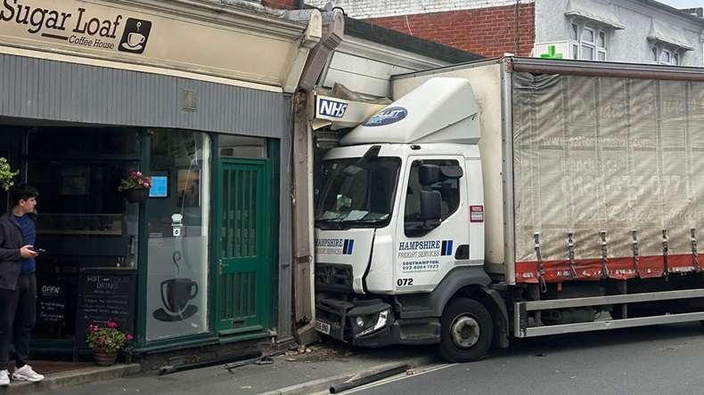 Lorry crashed into pharmacy 